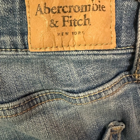 Abercrombie & Fitch Light Wash Women’s Mod Rise Skinny Jeans Size 2 W26 L29 - Picture 3 of 5